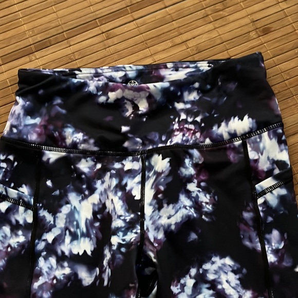 Gaiam full length Medium Athletic Leggings - Picture 4 of 5